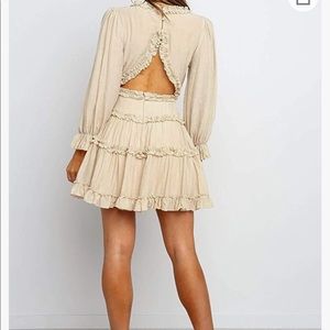 Beige flowing ruffle dress 🌸